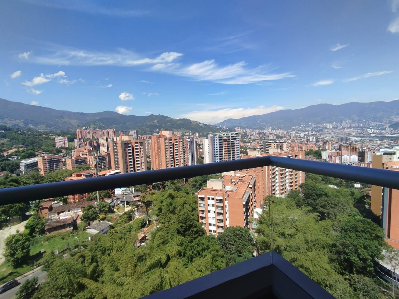 Apartamento en arriendo Antioquia Envigado El Esmeraldal 110 m2 Habitaciones 3 Baños 3 Garajes 2 Precio $5000000