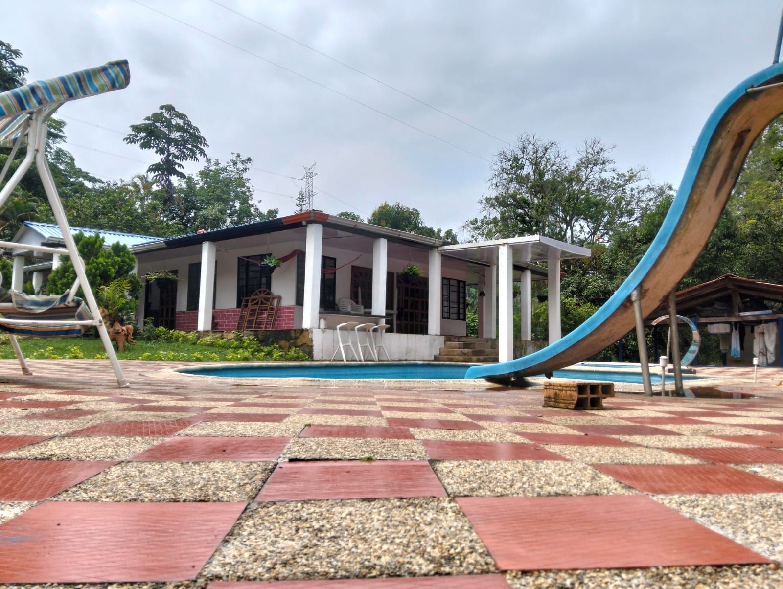 Finca en arriendo Cundinamarca La Mesa El Centro 4600 m2 Habitaciones 4 Baños 3 Garajes 5 Precio $3000000