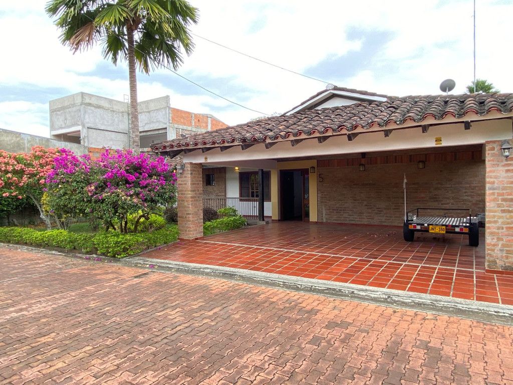 Casa en venta Valle Del Cauca Guadalajara De Buga Guadalajara De Buga 223 m2 Habitaciones 3 Baños 3 Garajes 2 Precio $620000000