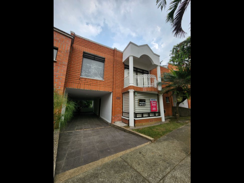 Casa en arriendo Antioquia Medellín El Castillo 280 m2 Habitaciones 4 Baños 3 Garajes 2 Precio $8200000