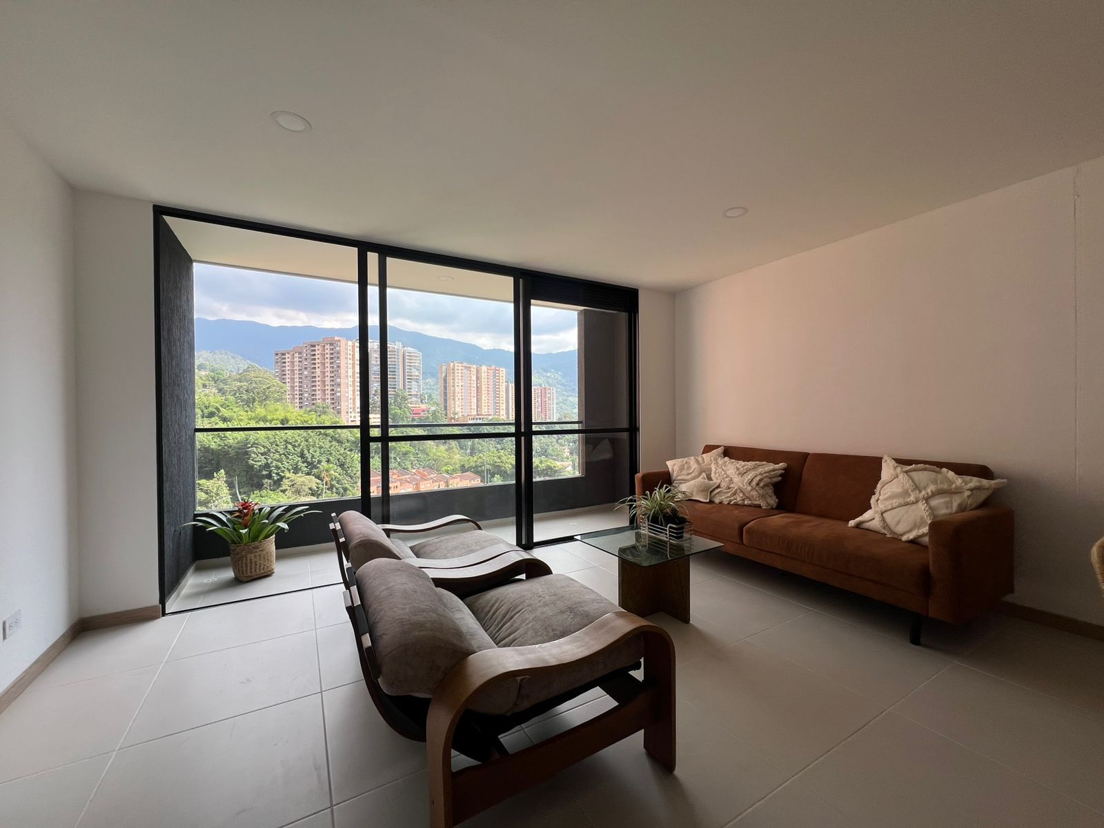 Apartamento en arriendo Antioquia Envigado Torres Del Sur 80 m2 Habitaciones 3 Baños 2 Garajes 1 Precio $4350000
