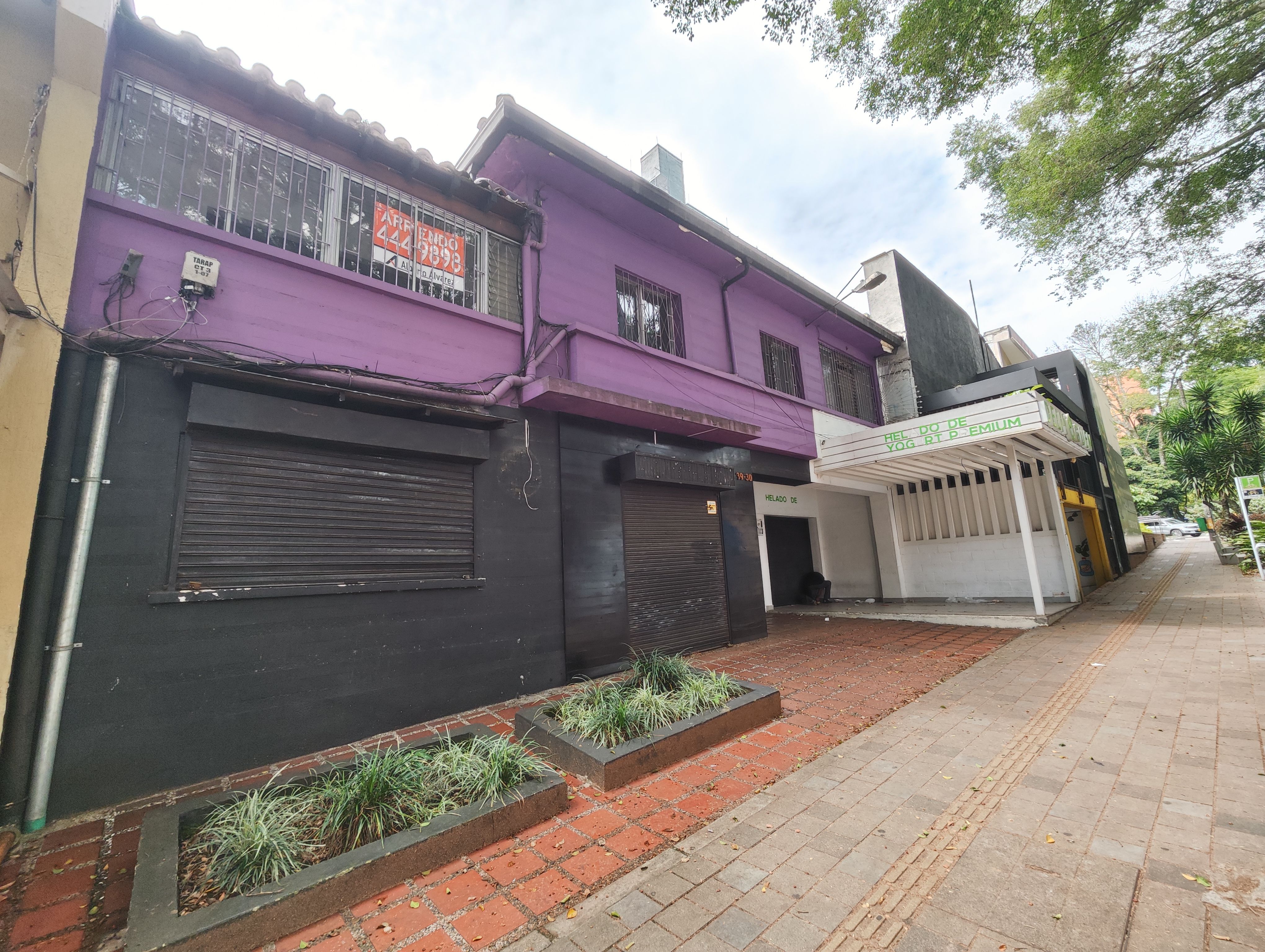 Casa en arriendo Antioquia Medellín Laureles 570 m2 Habitaciones 10 Baños 5 Garajes 0 Precio $15000000