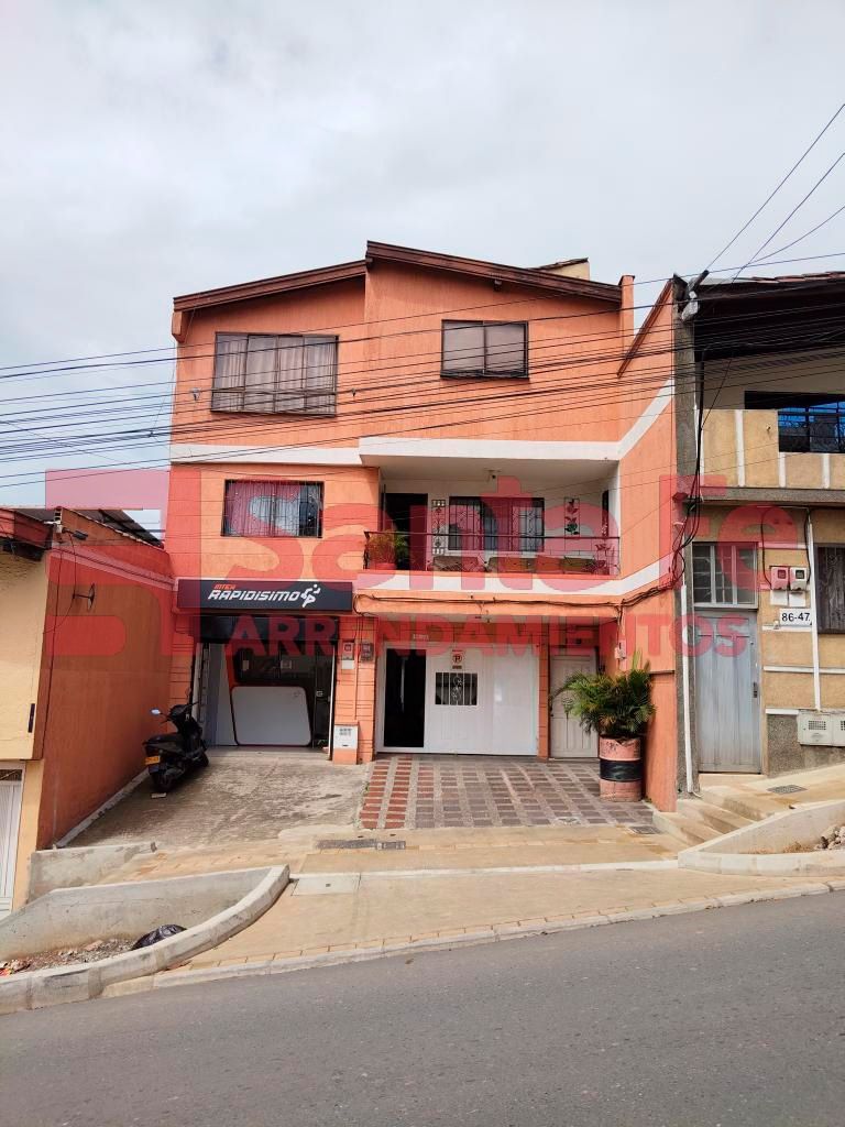 Casa en arriendo Antioquia Medellín Robledo 200 m2 Habitaciones 5 Baños 3 Garajes 1 Precio $4400000