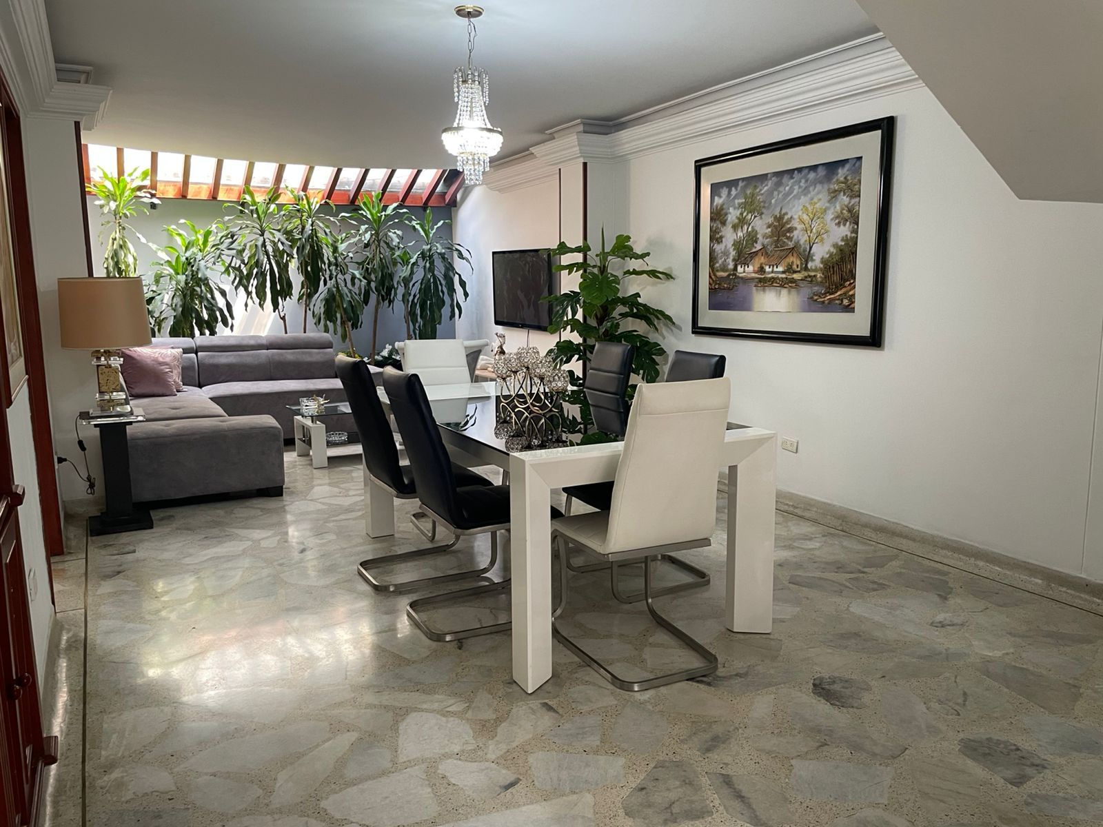 Casa en venta Valle Del Cauca Cali Los Portales - Nuevo Rey 255 m2 Habitaciones 6 Baños 5 Garajes 2 Precio $980000000