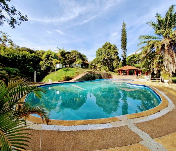 Finca en arriendo Valle Del Cauca Cali Sector Meléndez 1200 m2 Habitaciones 5 Baños 7 Garajes 10 Precio $1300000