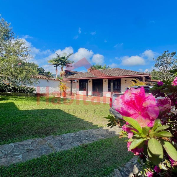 Casa en venta Antioquia Rionegro Centro 800 m2 Habitaciones 3 Baños 2 Garajes 1 Precio $1450000000