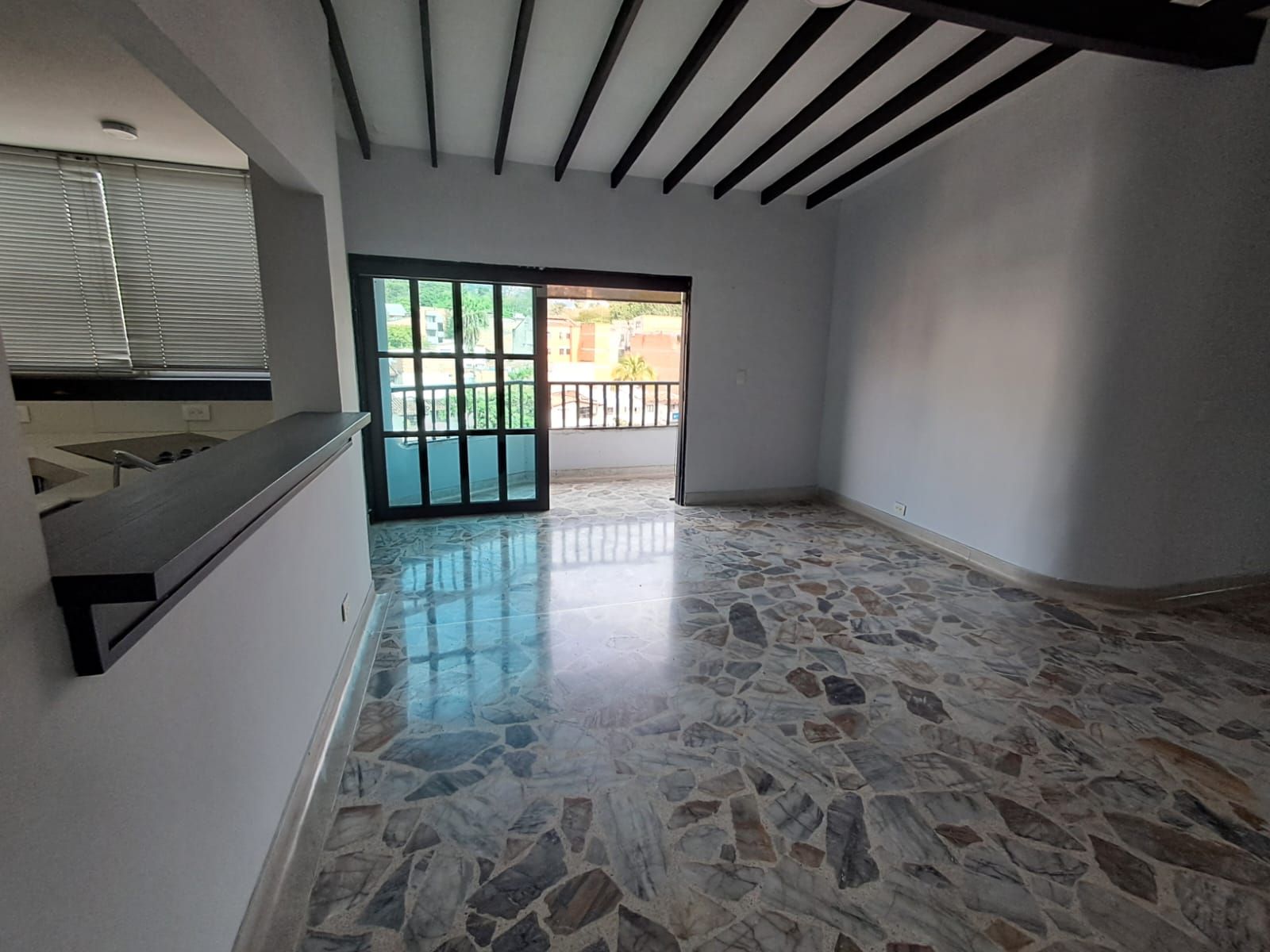 Apartamento en arriendo Antioquia Medellín La Castellana 120 m2 Habitaciones 4 Baños 3 Garajes 1 Precio $3500000