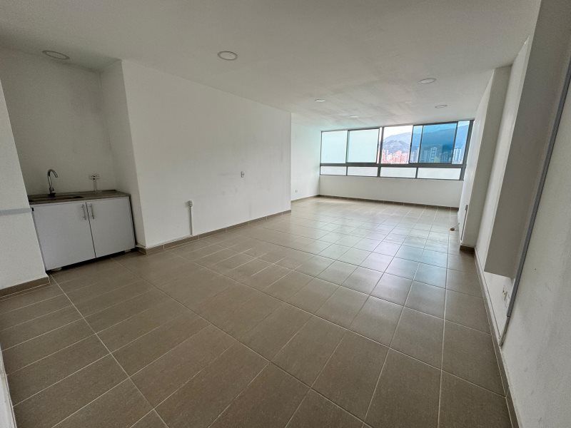 Oficina en arriendo o venta Antioquia Sabaneta Manuel Restrepo 40 m2 Habitaciones 0 Baños 1 Garajes 0 Precio venta $250000000 Precio arriendo $2500000