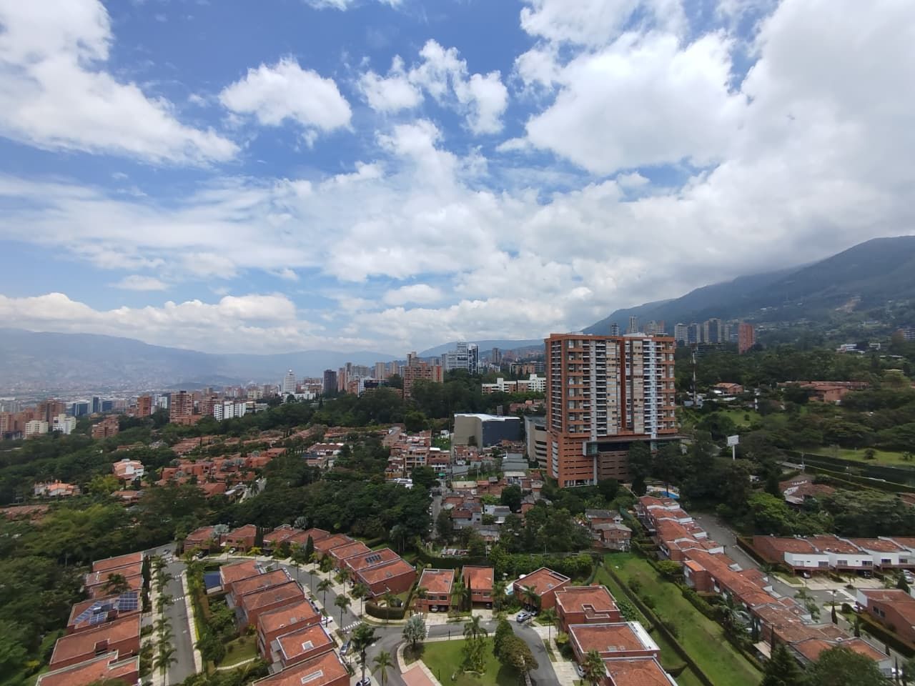 Suite en arriendo Antioquia Envigado El Esmeraldal 180 m2 Habitaciones 3 Baños 4 Garajes 1 Precio $7700000