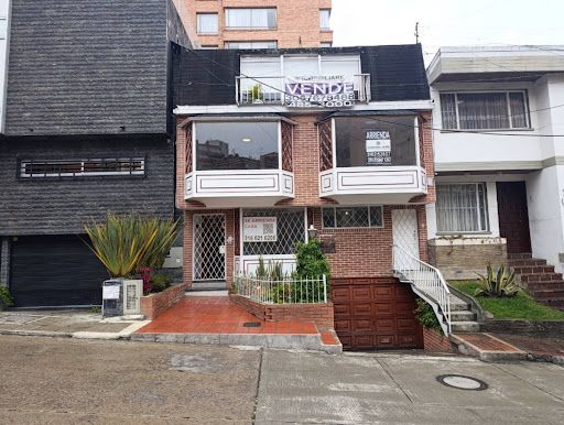Casa en venta Cundinamarca Bogotá Los Rosales 399 m2 Habitaciones 6 Baños 4 Garajes 2 Precio $2100000000