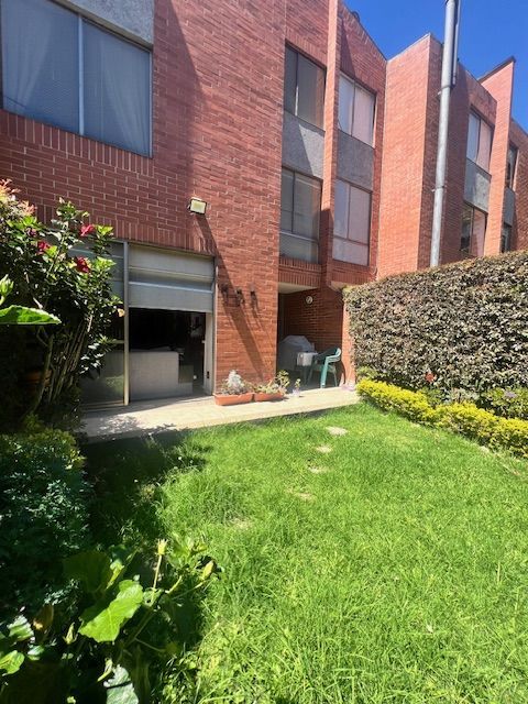 Casa en venta Cundinamarca Bogotá Cjr Arboleda De Gratamira 195 m2 Habitaciones 4 Baños 5 Garajes 2 Precio $1080000000