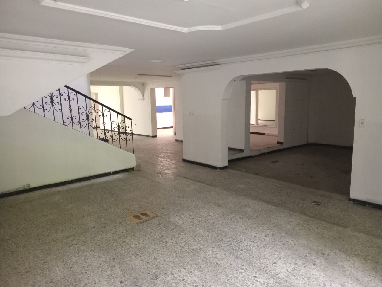 Oficina en arriendo Antioquia Medellín Los Conquistadores 350 m2 Habitaciones 0 Baños 4 Garajes 2 Precio $12800000