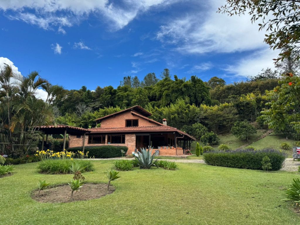 Finca en venta Antioquia Marinilla Marinilla 243 m2 Habitaciones 3 Baños 3 Garajes 0 Precio $1500000000