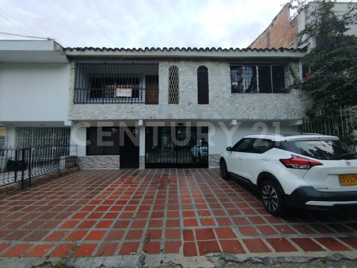 Casa en arriendo Valle Del Cauca Cali Tequendama 220 m2 Habitaciones 6 Baños 3 Garajes 2 Precio $4000000