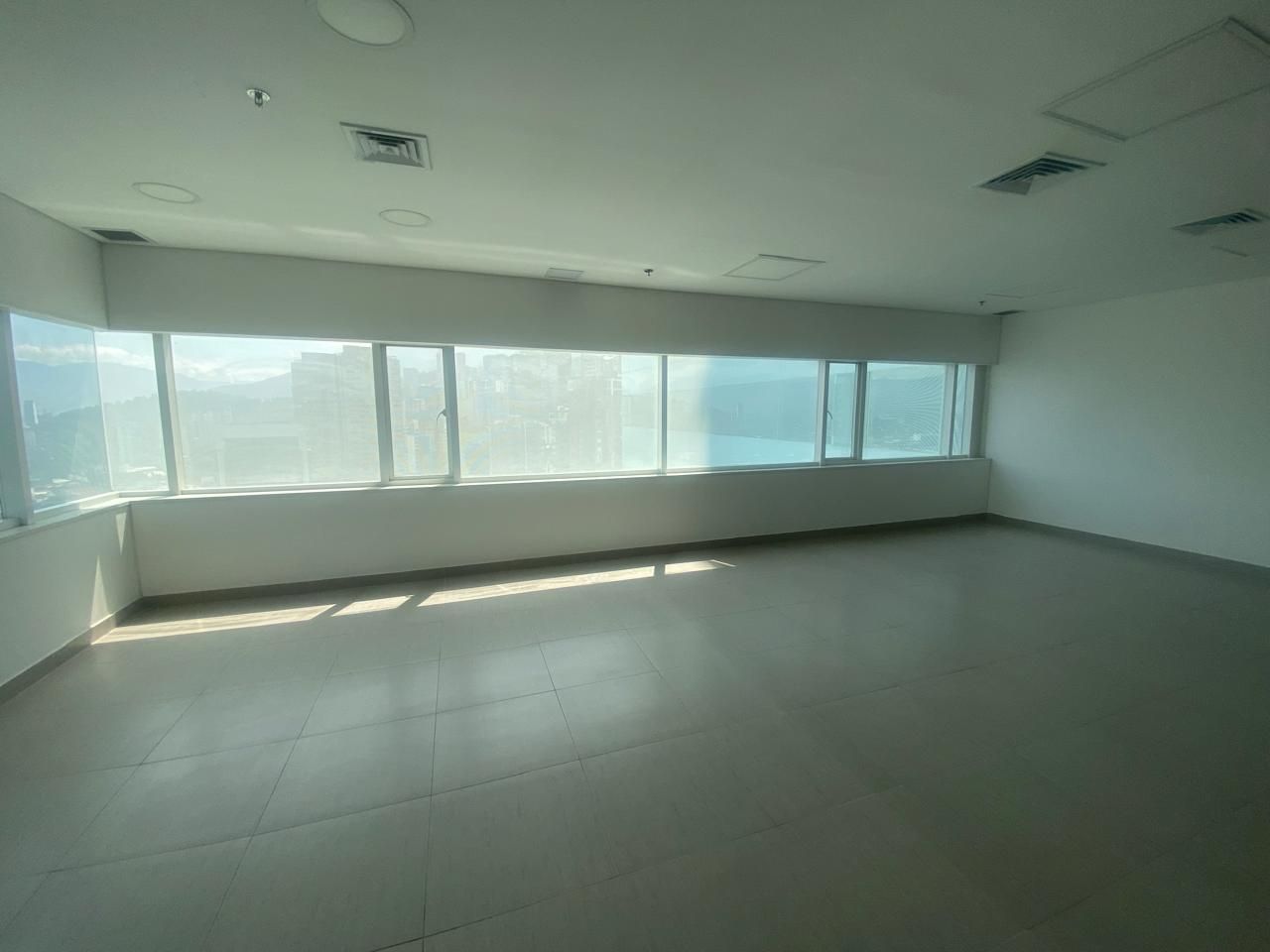 Oficina en venta Antioquia Medellín Simesa 98 m2 Habitaciones 0 Baños 1 Garajes 2 Precio $1200000000