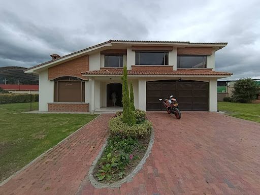 Casa en arriendo Cundinamarca Cajicá Centro 300 m2 Habitaciones 3 Baños 4 Garajes 4 Precio $5000000