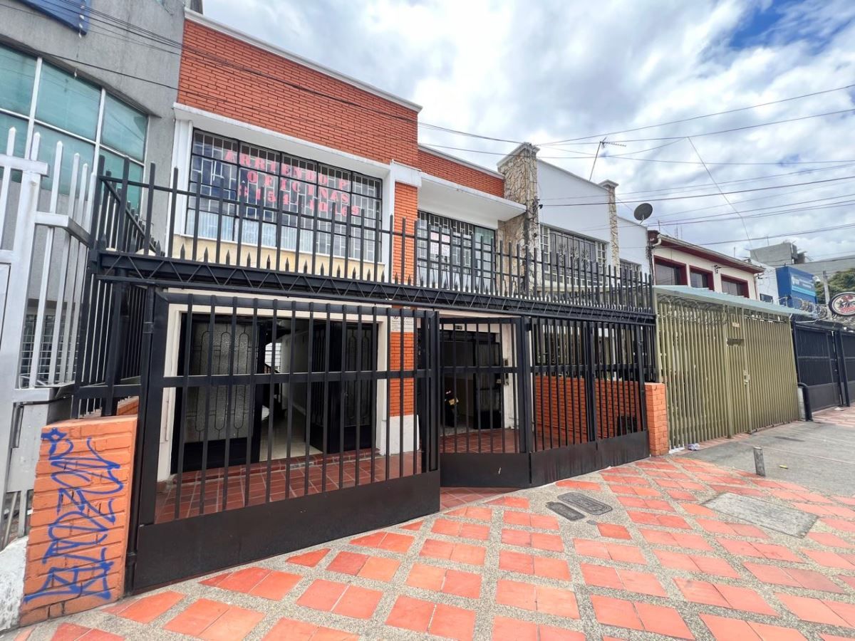 Casa en arriendo Cundinamarca Bogotá San Felipe 135 m2 Habitaciones 5 Baños 3 Garajes 2 Precio $5800000