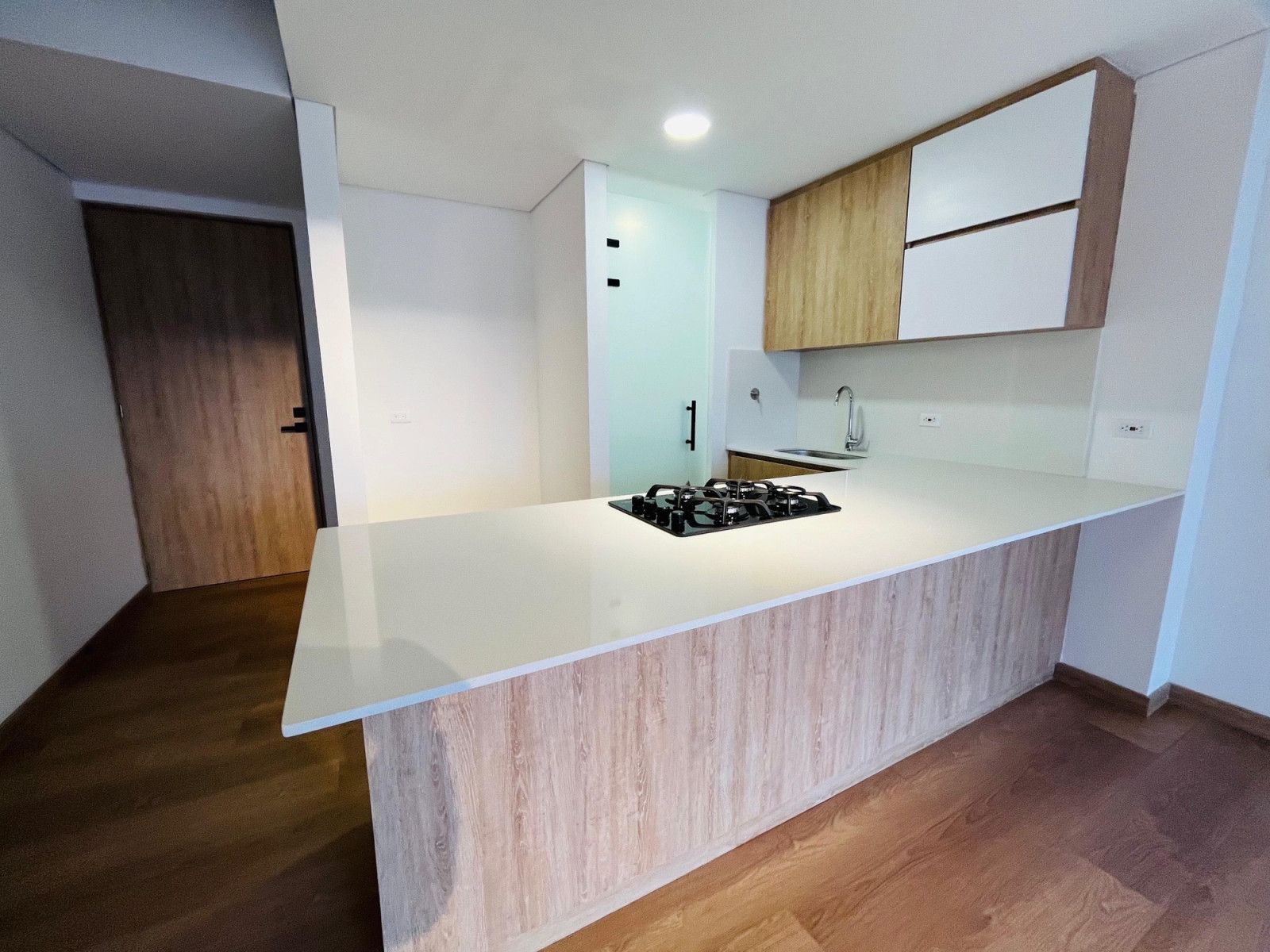 Apartaestudio en arriendo Antioquia Envigado La Orquídea 72 m2 Habitaciones 1 Baños 2 Garajes 1 Precio $4000000