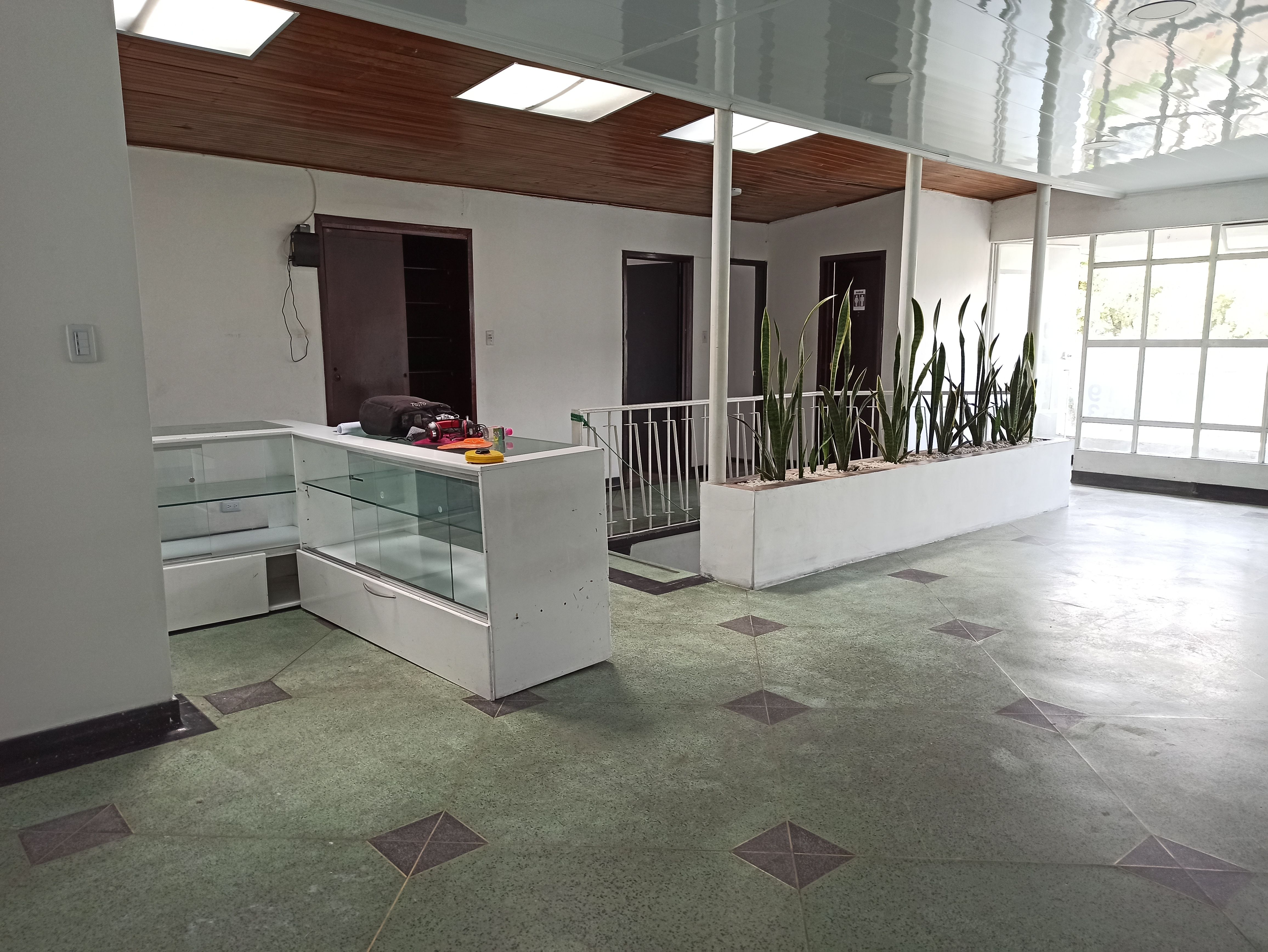 Local en arriendo Caldas Manizales Linares 198 m2 Habitaciones 0 Baños 5 Garajes 0 Precio $3700000