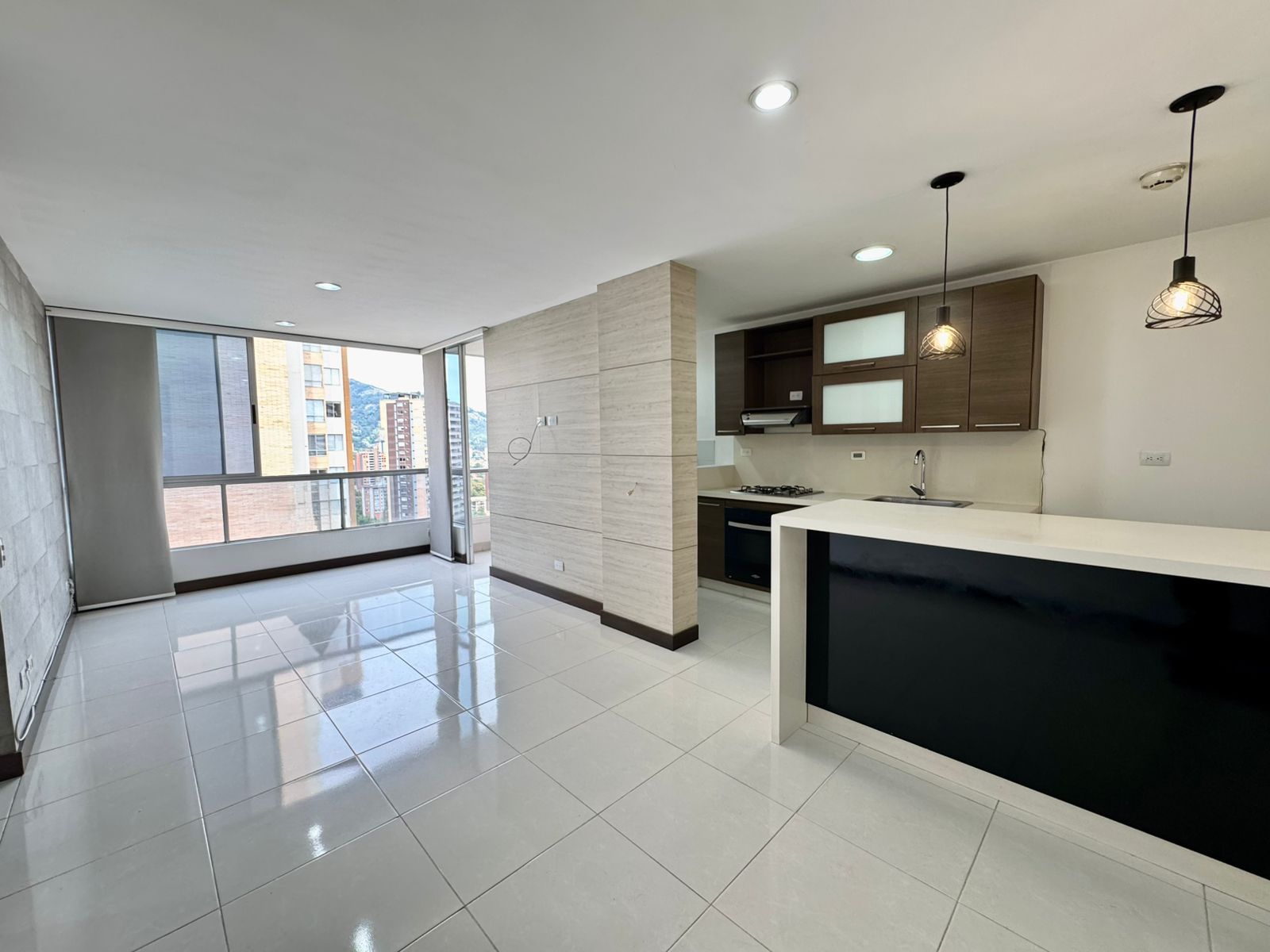 Apartamento en arriendo Antioquia Envigado El Esmeraldal 65 m2 Habitaciones 2 Baños 2 Garajes 2 Precio $3400000