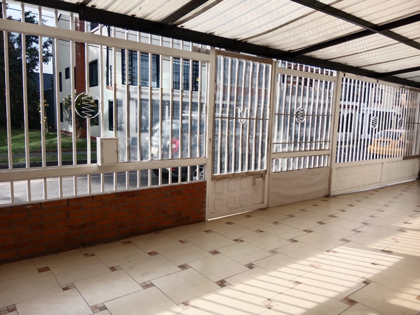 Casa en arriendo Cundinamarca Bogotá Normandia Occidental 410 m2 Habitaciones 7 Baños 4 Garajes 3 Precio $8500000