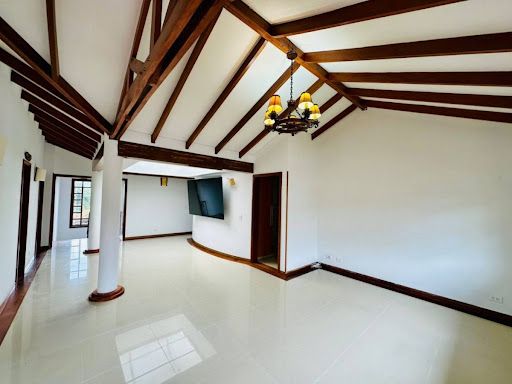 Casa en venta Caldas Manizales Ub Valles De La Alhambra 256 m2 Habitaciones 4 Baños 4 Garajes 3 Precio $1500000000