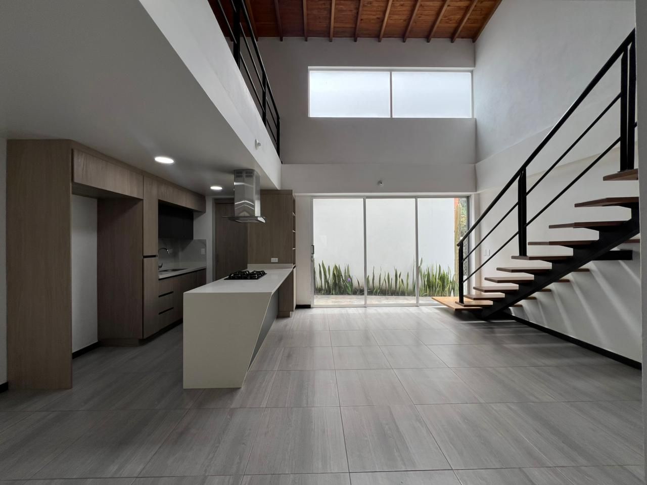 Casa en arriendo o venta Antioquia Rionegro Cuatro Esquinas 500 m2 Habitaciones 3 Baños 3 Garajes 2 Precio venta $1680000000 Precio arriendo $5000000