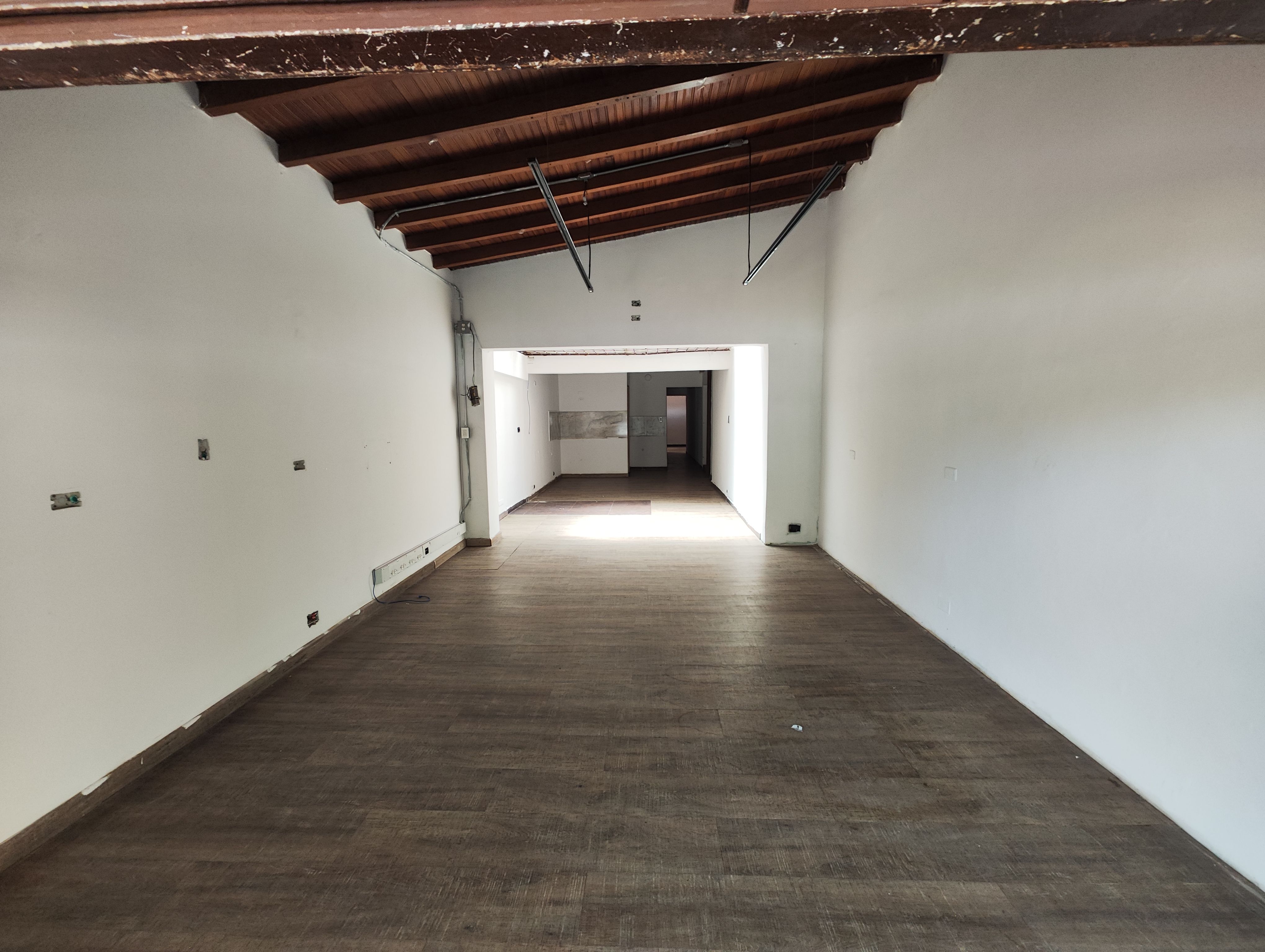Local en arriendo Antioquia Medellín La Castellana 120 m2 Habitaciones 0 Baños 2 Garajes 0 Precio $6500000