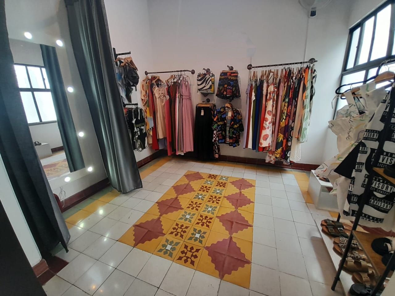 Oficina en arriendo Antioquia Medellín Villanueva 60 m2 Habitaciones 0 Baños 1 Garajes 0 Precio $5800000