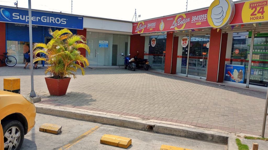 Local en arriendo Atlántico Soledad Los Robles 17 m2 Habitaciones 0 Baños 1 Garajes 1 Precio $1105000