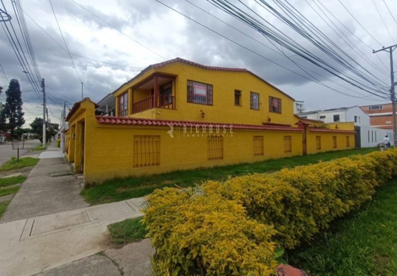 Casa en venta Cundinamarca Bogotá Modelia Occidental 240 m2 Habitaciones 3 Baños 3 Garajes 1 Precio $1490000000