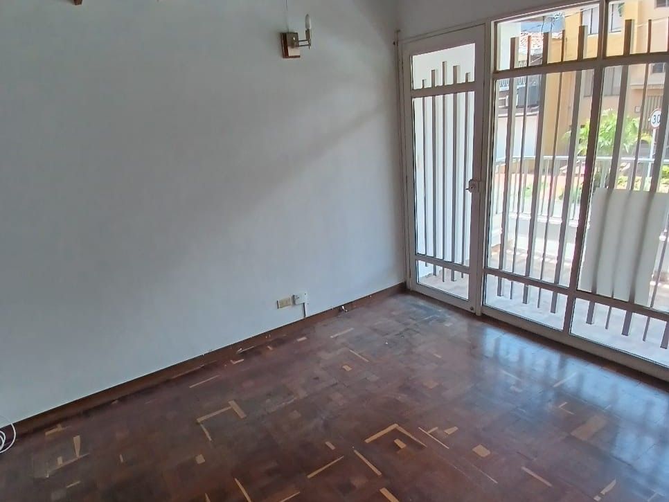 Oficina en arriendo Antioquia Medellín Las Acacias 200 m2 Habitaciones 0 Baños 4 Garajes 1 Precio $7200000