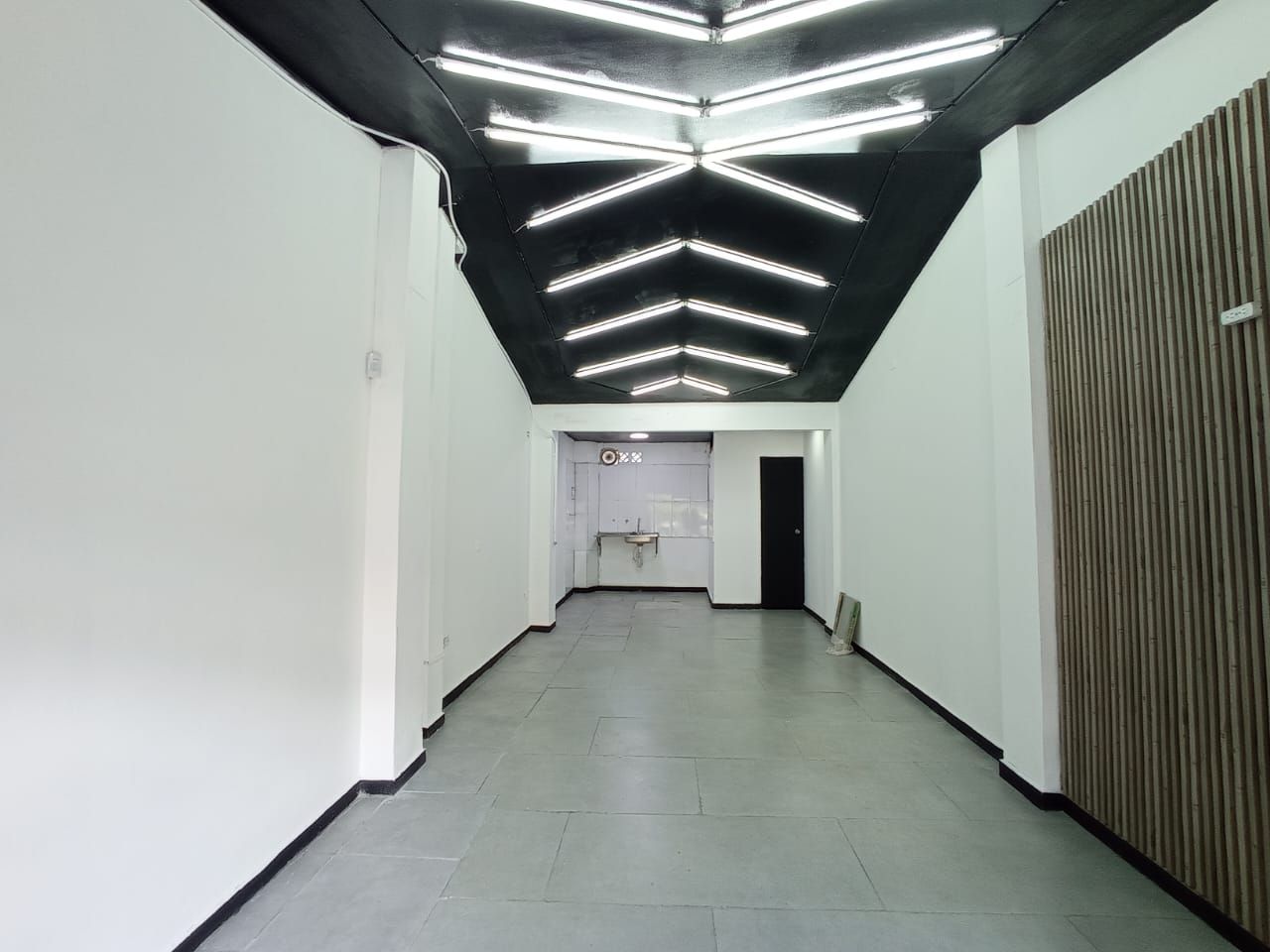 Local en arriendo Antioquia Medellín Miraflores 37 m2 Habitaciones 0 Baños 1 Garajes 0 Precio $2600000