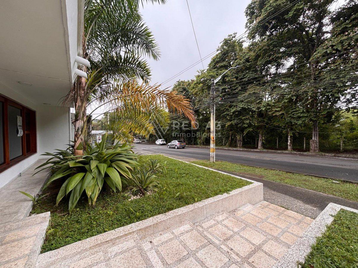 Casa en arriendo Risaralda Pereira Los Alamos 285 m2 Habitaciones 7 Baños 5 Garajes 4 Precio $12000000