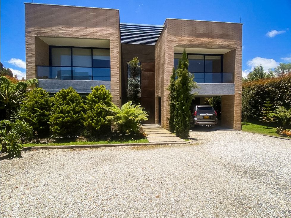 Casa en arriendo Antioquia Envigado Envigado 385 m2 Habitaciones 4 Baños 5 Garajes 4 Precio $22800000