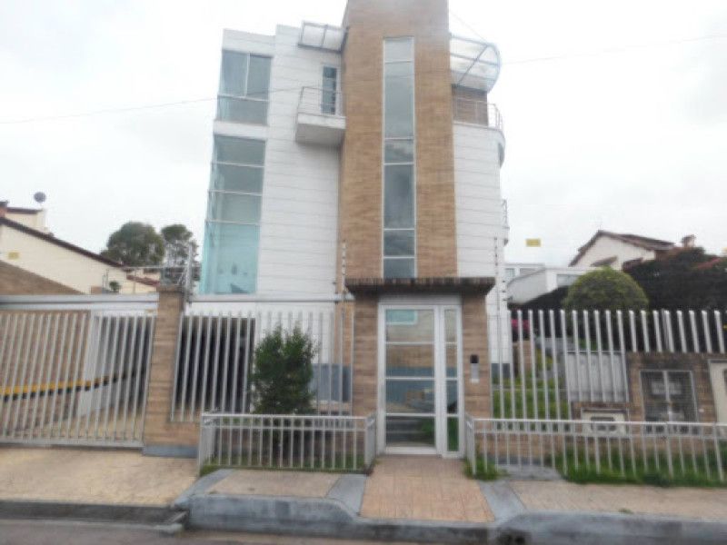 Casa en arriendo Cundinamarca Bogotá Niza Suba 265 m2 Habitaciones 4 Baños 4 Garajes 2 Precio $7900000