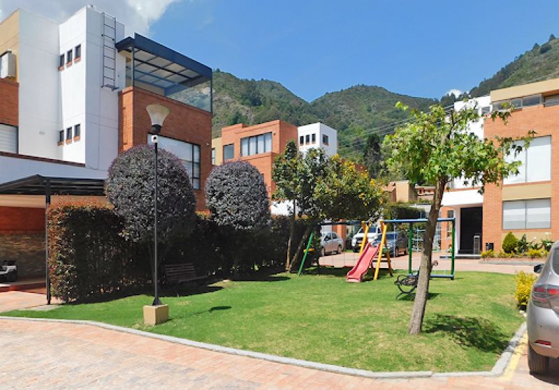 Casa en venta Cundinamarca Chía Chia 420 m2 Habitaciones 3 Baños 4 Garajes 2 Precio $1150000000