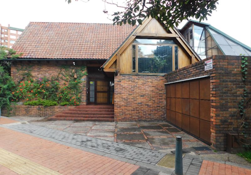 Casa en venta Cundinamarca Bogotá Santa Barbara Central 246 m2 Habitaciones 3 Baños 3 Garajes 2 Precio $1800000000