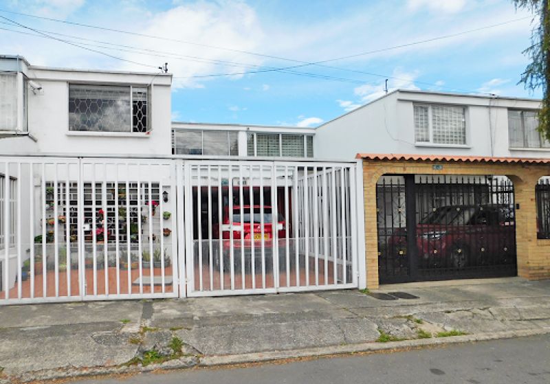 Casa en venta Cundinamarca Bogotá Polo Club 233 m2 Habitaciones 7 Baños 5 Garajes 2 Precio $1100000000