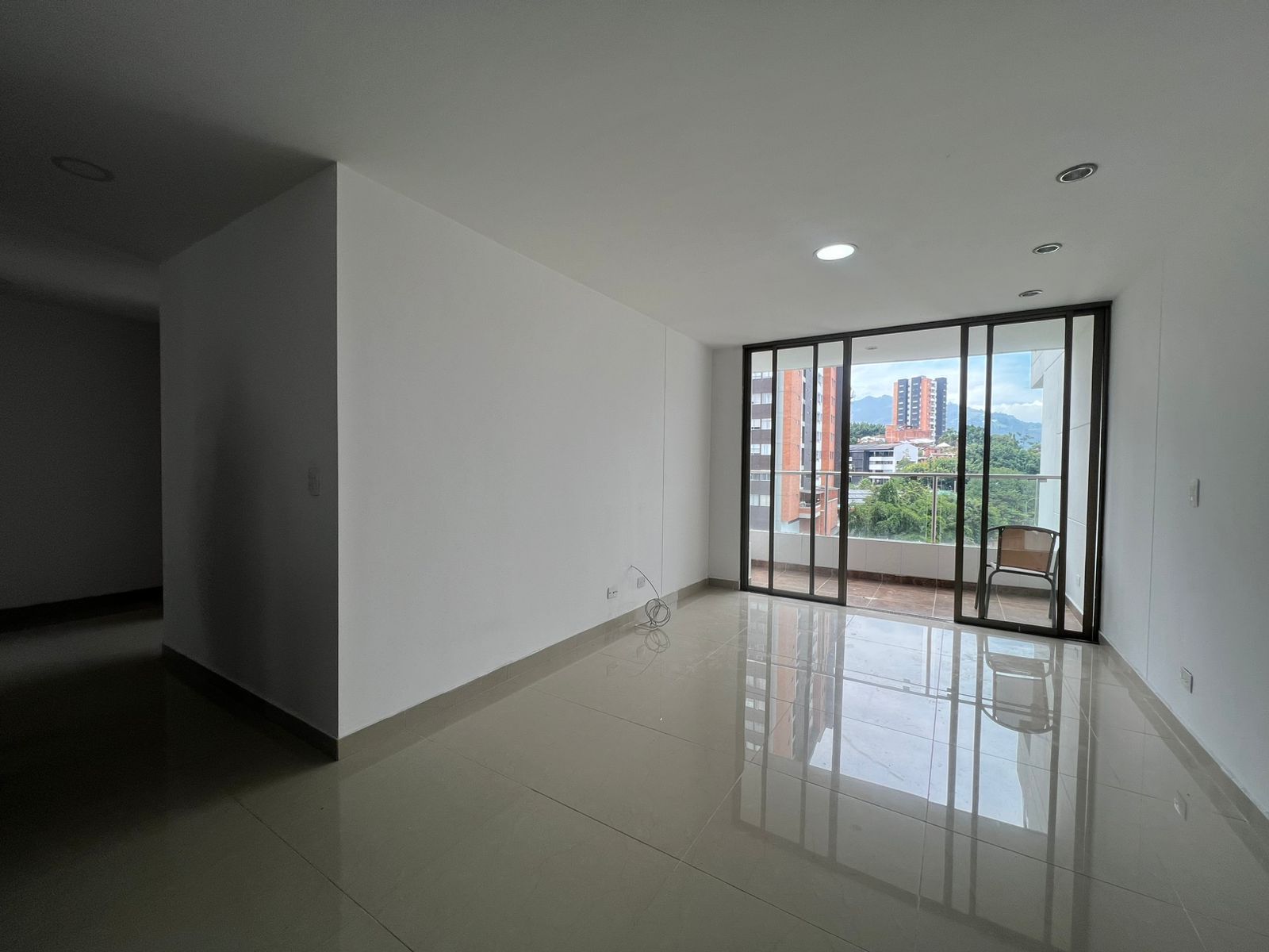 Apartamento en arriendo Antioquia Envigado Jardines 83 m2 Habitaciones 3 Baños 2 Garajes 1 Precio $3750000
