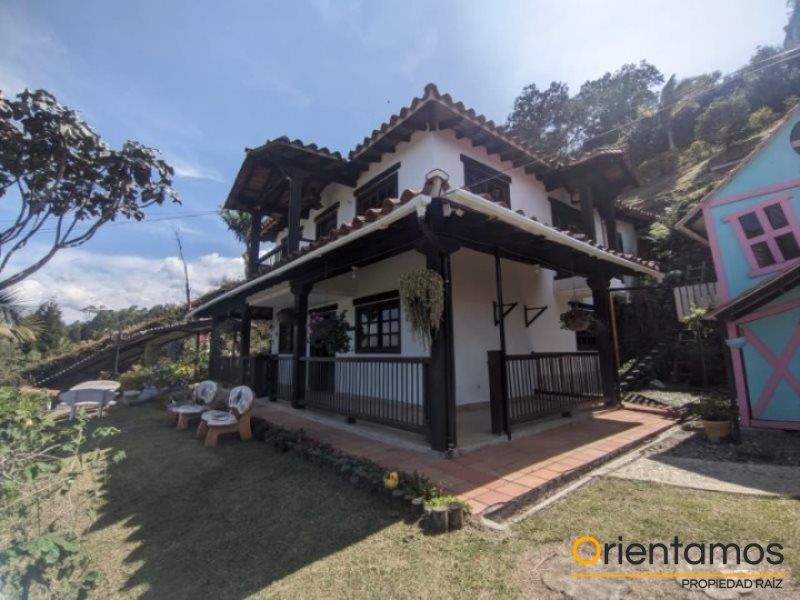 Finca en arriendo o venta Antioquia Guarne Centro 3000 m2 Habitaciones 5 Baños 3 Garajes 1 Precio venta $2500000000 Precio arriendo $5500000