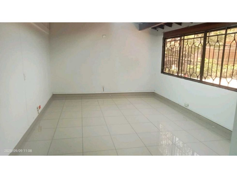 Local en arriendo Antioquia Medellín Urbanizacion Miravalle 350 m2 Habitaciones 0 Baños 3 Garajes 0 Precio $7000000