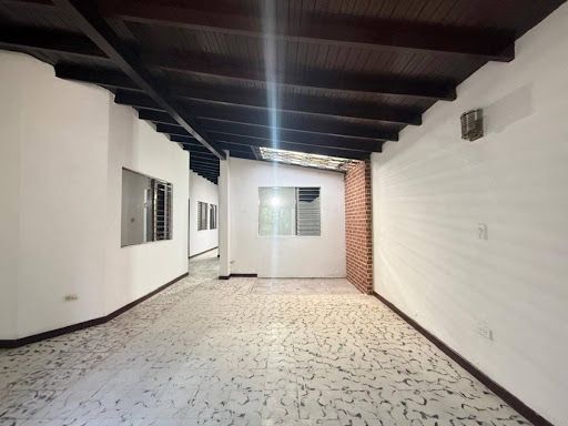 Casa en arriendo o venta Antioquia Medellín Urbanizacion Islas Del Sol 160 m2 Habitaciones 7 Baños 2 Garajes 1 Precio venta $850000000 Precio arriendo $4500000