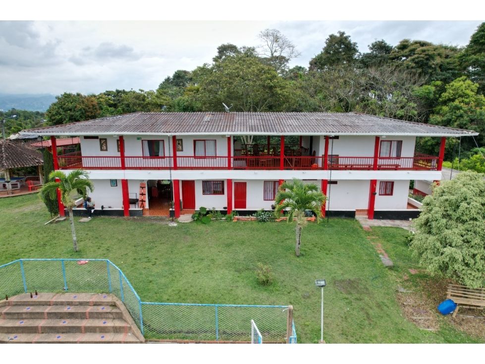 Finca en venta Quindío Circasia Circasia 700 m2 Habitaciones 13 Baños 10 Garajes 10 Precio $1200000000