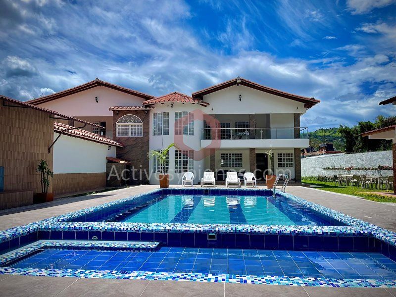 Casa en arriendo o venta Antioquia Guarne Centro 1300 m2 Habitaciones 5 Baños 6 Garajes 8 Precio venta $2450000000 Precio arriendo $10800000