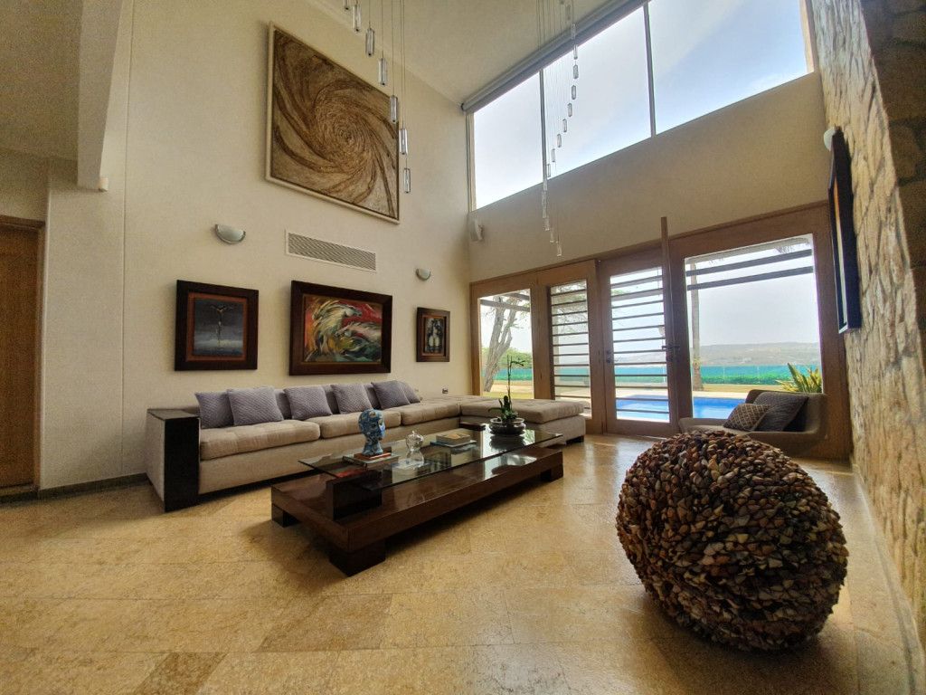 Casa en venta Atlántico Barranquilla Cevillar 1200 m2 Habitaciones 3 Baños 3 Garajes 4 Precio $4000000000