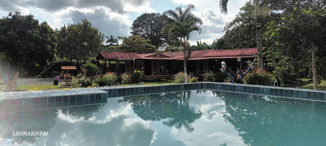 Casa Campestre en venta Risaralda Pereira Jardin De Velez Y Velez 350 m2 Habitaciones 4 Baños 2 Garajes 6 Precio $810000000