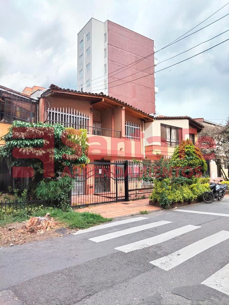 Casa en arriendo Antioquia Medellín La Castellana 300 m2 Habitaciones 5 Baños 6 Garajes 1 Precio $6500000