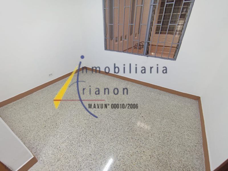 Local en arriendo Antioquia Medellín Los Alpes 14 m2 Habitaciones 0 Baños 1 Garajes 0 Precio $1400000