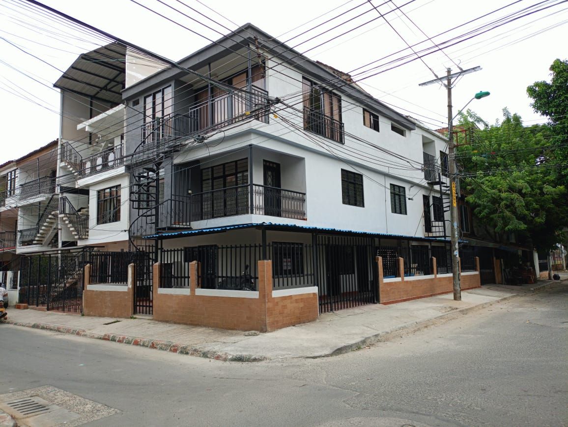 Edificio en venta Valle Del Cauca Cali El Guabal 168 m2 Habitaciones 11 Baños 9 Garajes 0 Precio $690000000